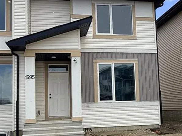 1995 W McCaskill Dr, Crossfield, AB T0M 0S0
