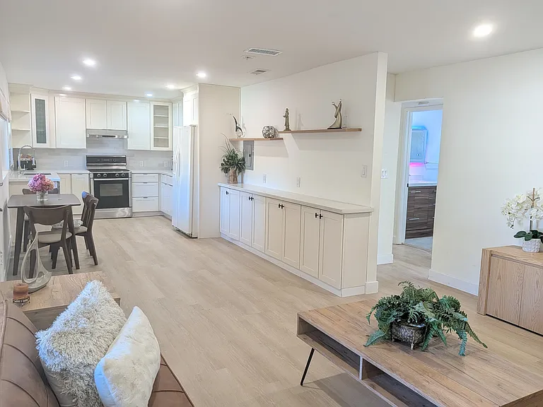 22434 Salem Ave #B — Photo 13