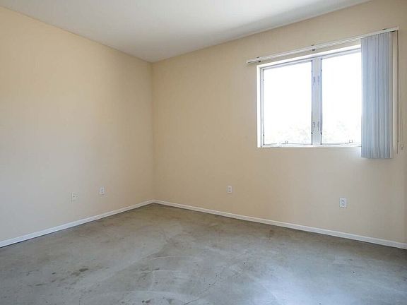 5th image of 922 W 23rd St #206