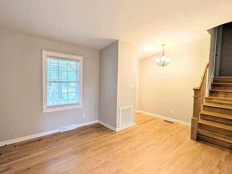 310 Cumberland Dr SE — Photo 3