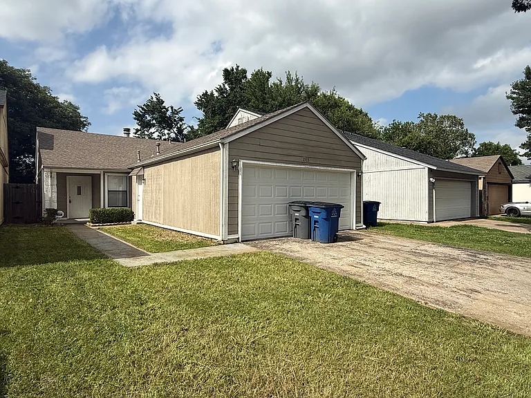 1533 E 67th Pl — Photo 2