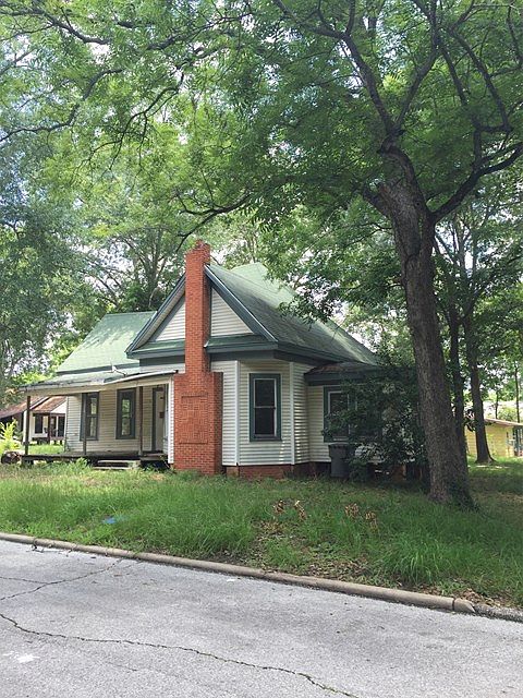 2nd image of 403 E Howe Ave