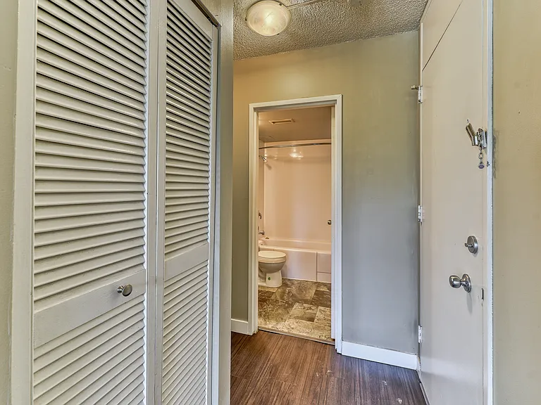 738 14th Ave SW #4C — Photo 5