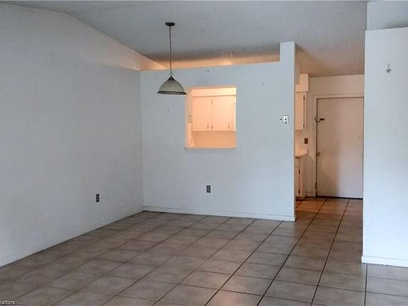 2nd image of 3315 Astoria Ave