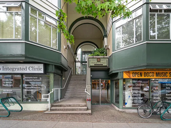 3727 W 10th Ave #202, Vancouver, BC V6R 2G5