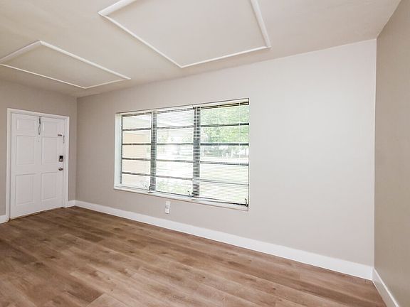 3rd image of 381 Carolina Ave