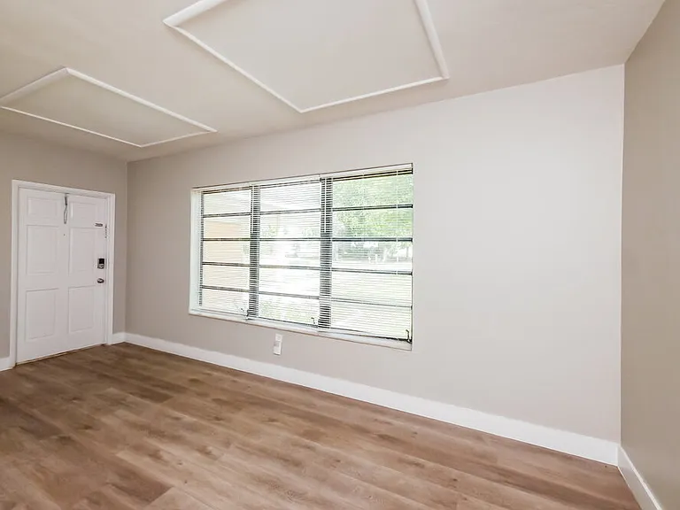 381 Carolina Ave — Photo 3