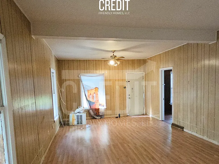 341 W Harrison Ave — Photo 2