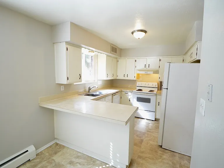 5705 S Pearl St — Photo 7