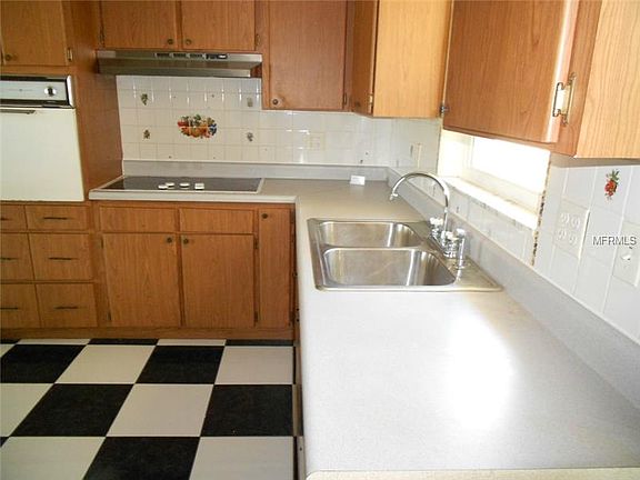 5th image of 1327 Irving Ave