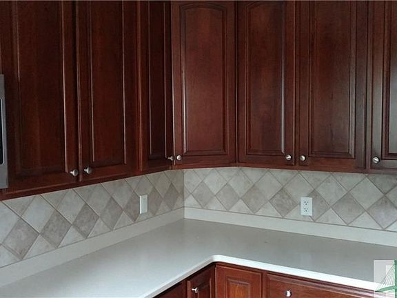 3rd image of 517 Southbridge Blvd