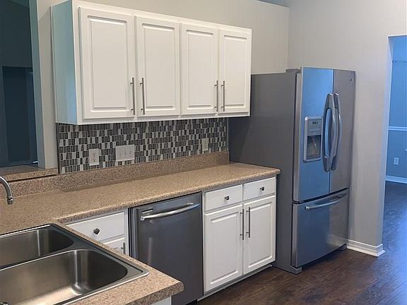 4th image of 668 Shiloh Dr
