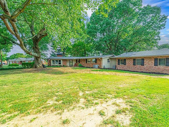 3rd image of 3449 Lakeview Dr