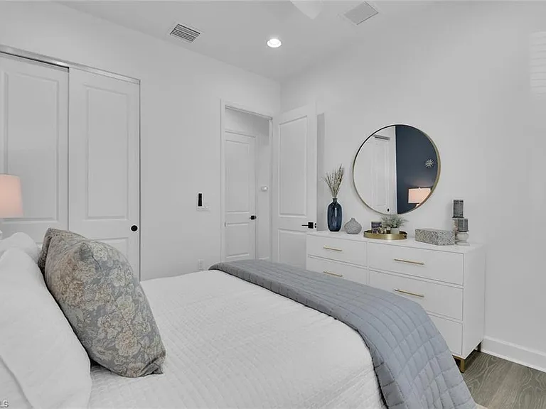 7242 Saona Ct — Photo 12