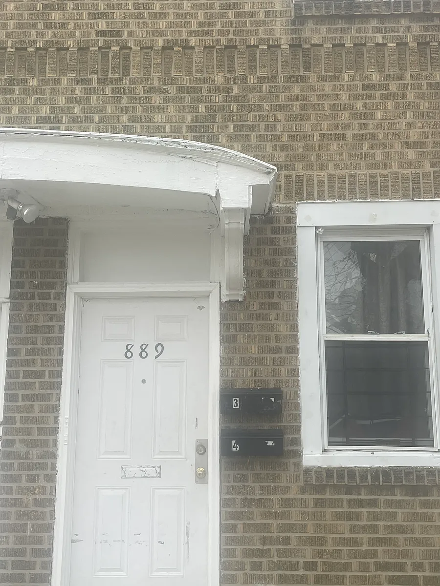 Building Photo - 889 N 26th St #3
