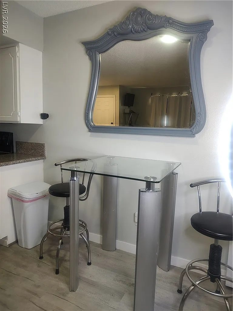 2 bed, 1.0 bath, 924 sqft, $1,600 — Photo 3