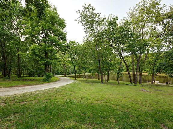 5th image of 11852 Hickory Ln