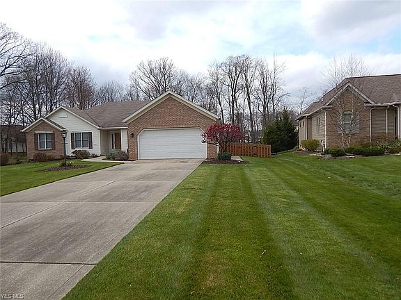 3rd image of 3032 Darien Ln