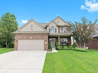 28352 Oakmonte Cir E, New Hudson, MI