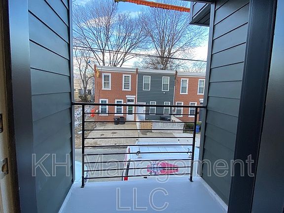 4th image of 3932-36 Mount Vernon St #11