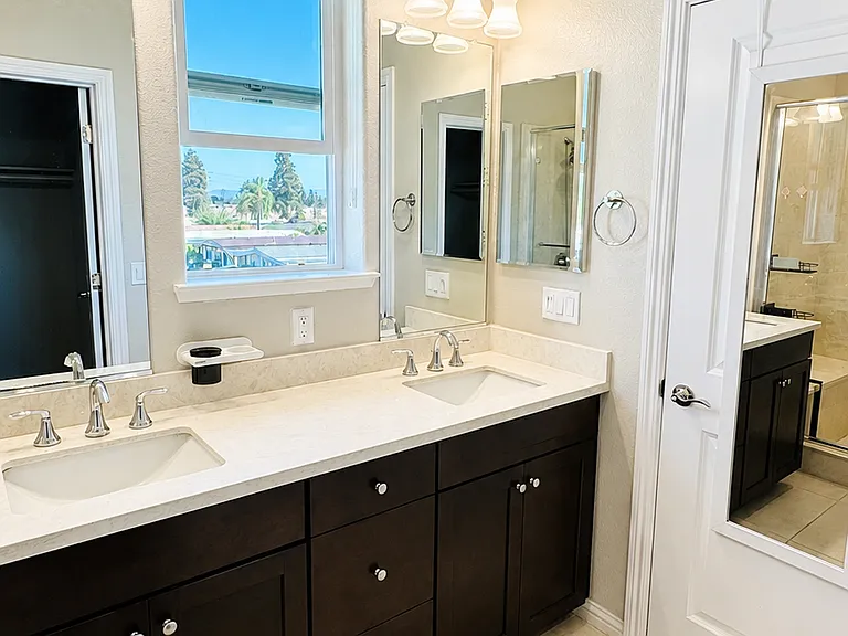 3F Master Full Bathroom