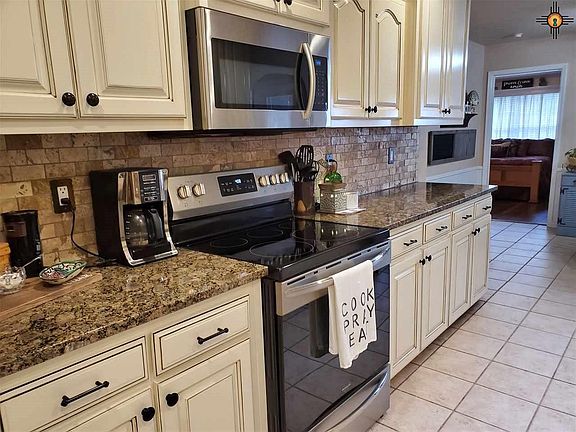 5th image of 1004 Rosewood Dr