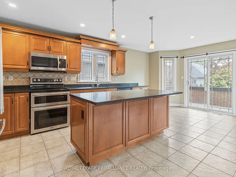 1009 Crestwood Dr — Photo 11