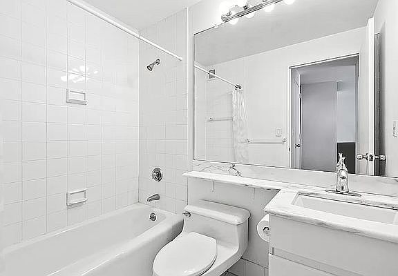 5th image of 270 W 17th St APT 3J