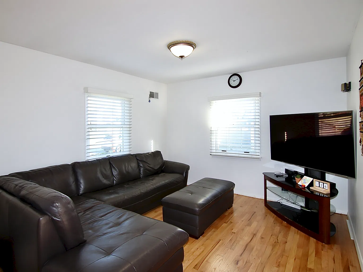 3 bed, $4,700 — Photo 3