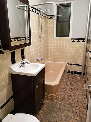 Rented by Max & Associates Realty Corp | media 7