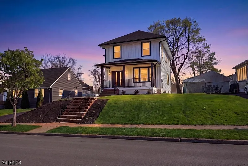 47 Darling Ave photo 1