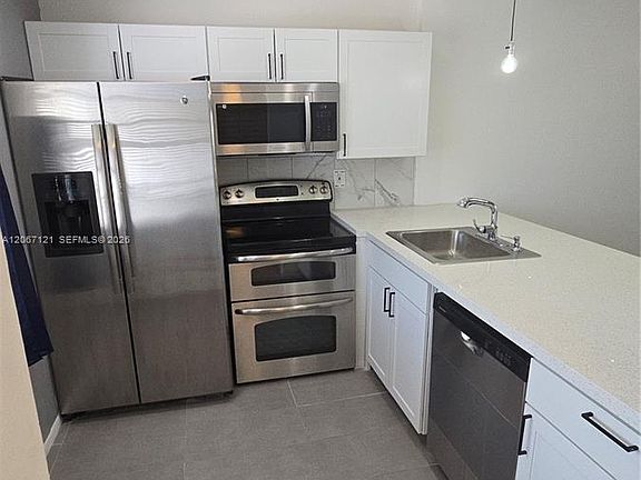 3rd image of 3511 Inverrary Dr APT 205