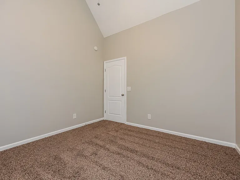 1903 Champlain Dr — Photo 13