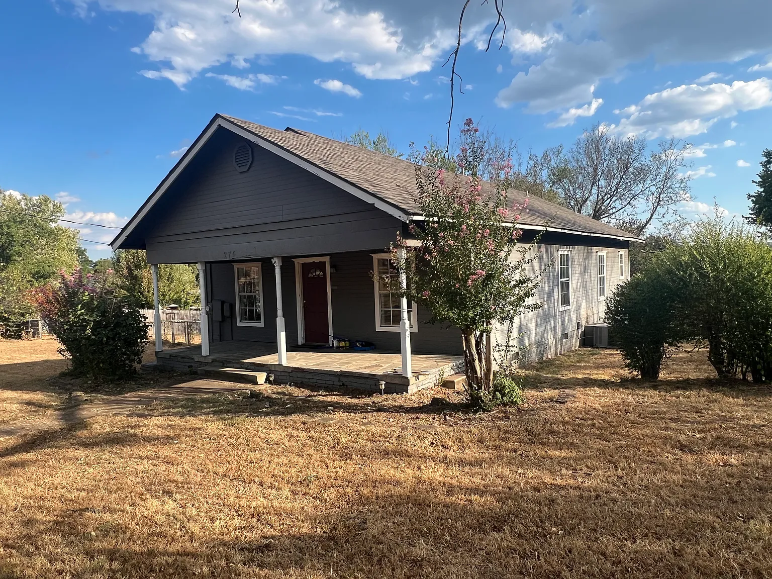 3 bed, 1374 sqft, $1,100 — Photo 2