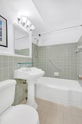 5th image of 135 Willow St APT 204