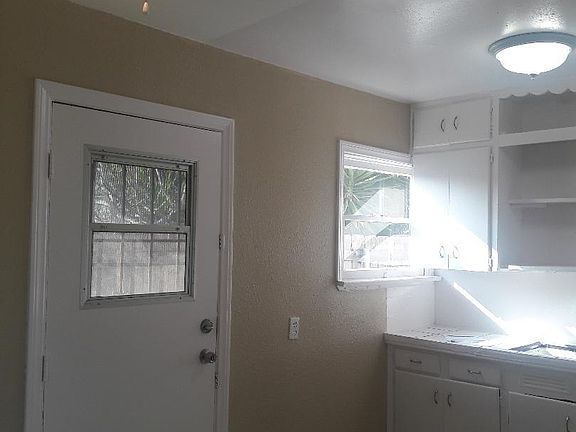 2nd image of 2215 E 5th St
