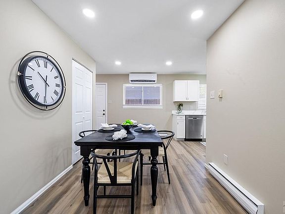 5th image of 2040 Oakwood Ln