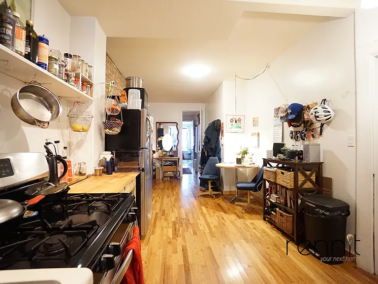 420 Melrose St #1R — Photo 3