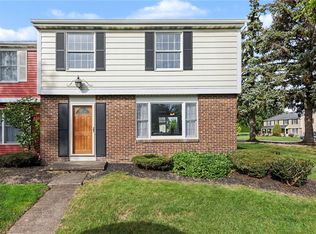 37 Summit Knolls Dr, Webster, NY 14580