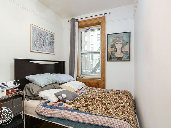 3rd image of 1333 Pacific St APT 2F