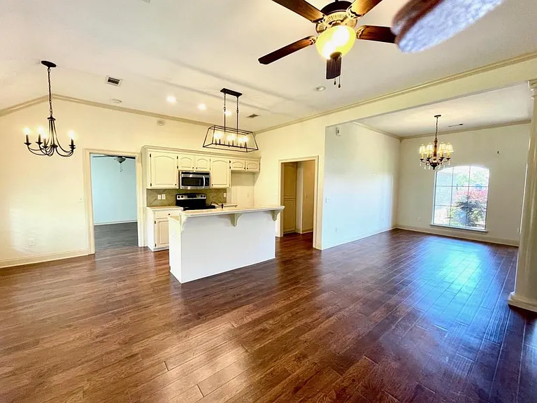 109 Millhouse Dr — Photo 3
