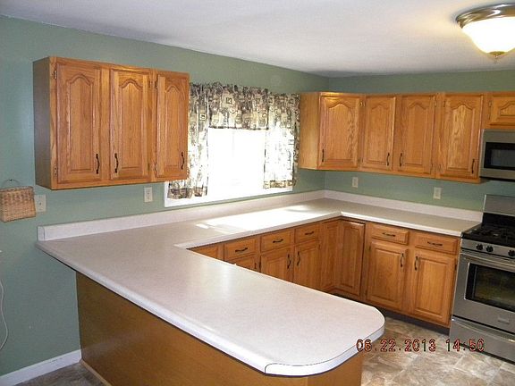 Kitchen breakfast bar