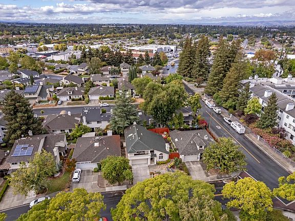4th image of 4815 Capistrano Ave