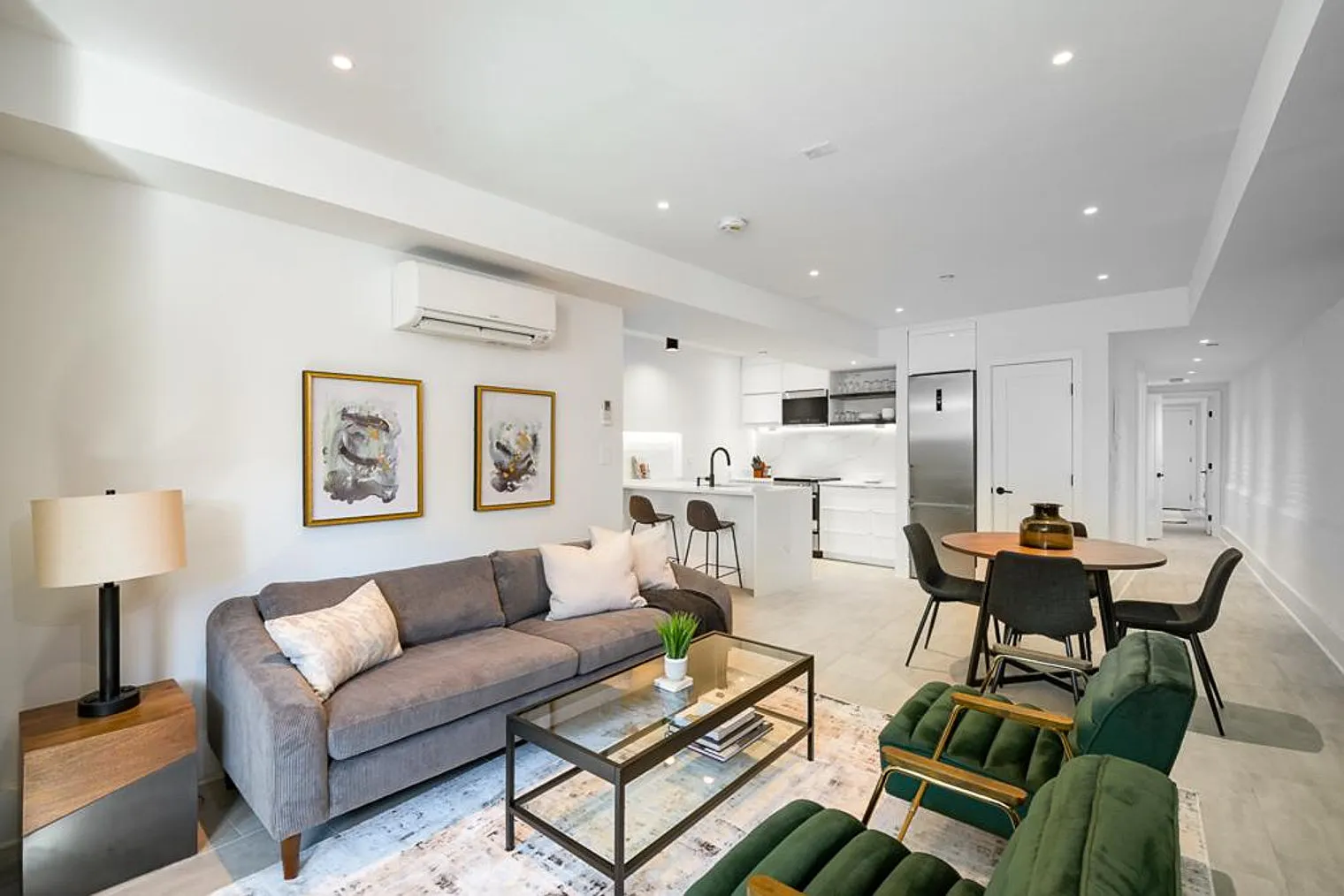 2 bed, 1.0 bath, 9687 sqft, $4,076 — Photo 3