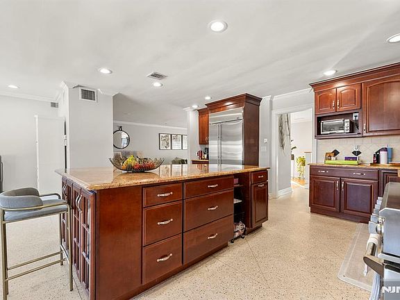 5th image of 1070 Cumbermeade Road