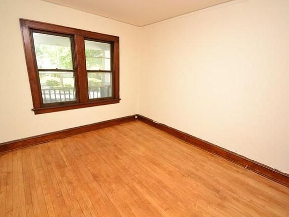 4th image of 3812 W Mount Vernon Ave