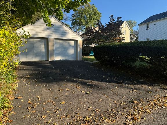 2 Parking Spaces in Driveway