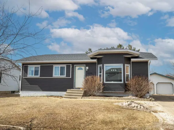 8218 Mission Heights Dr, Grande Prairie, AB T8W 2A5