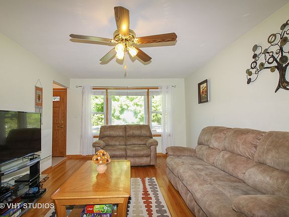 2nd image of 381 Pine Ave