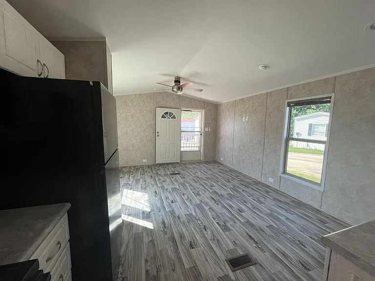 4144 Thomas St — Photo 12